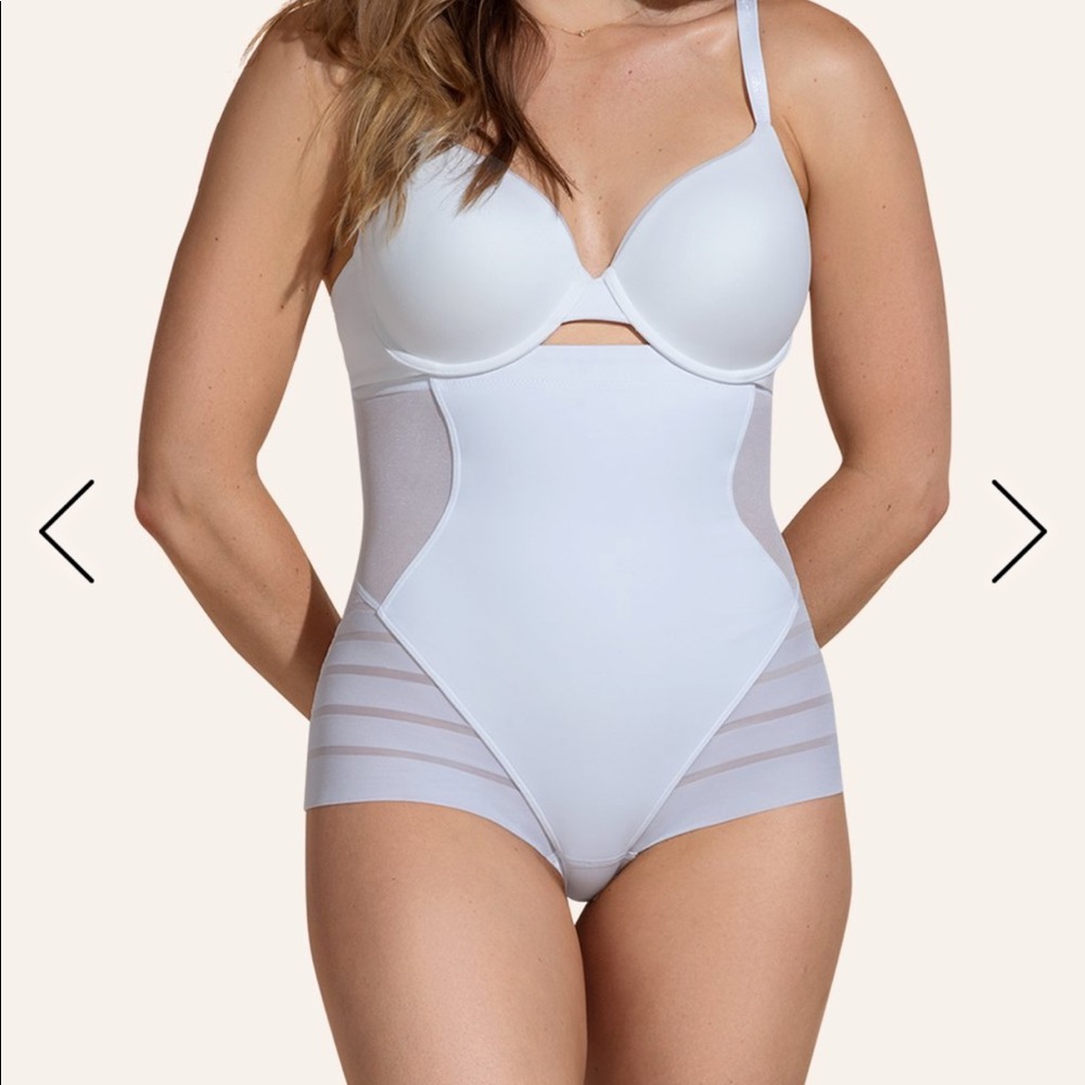 HoneyLove Queen Brief Size M - NWT